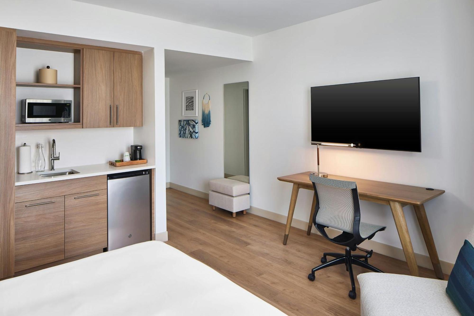 Element Perimeter Center Hotel *