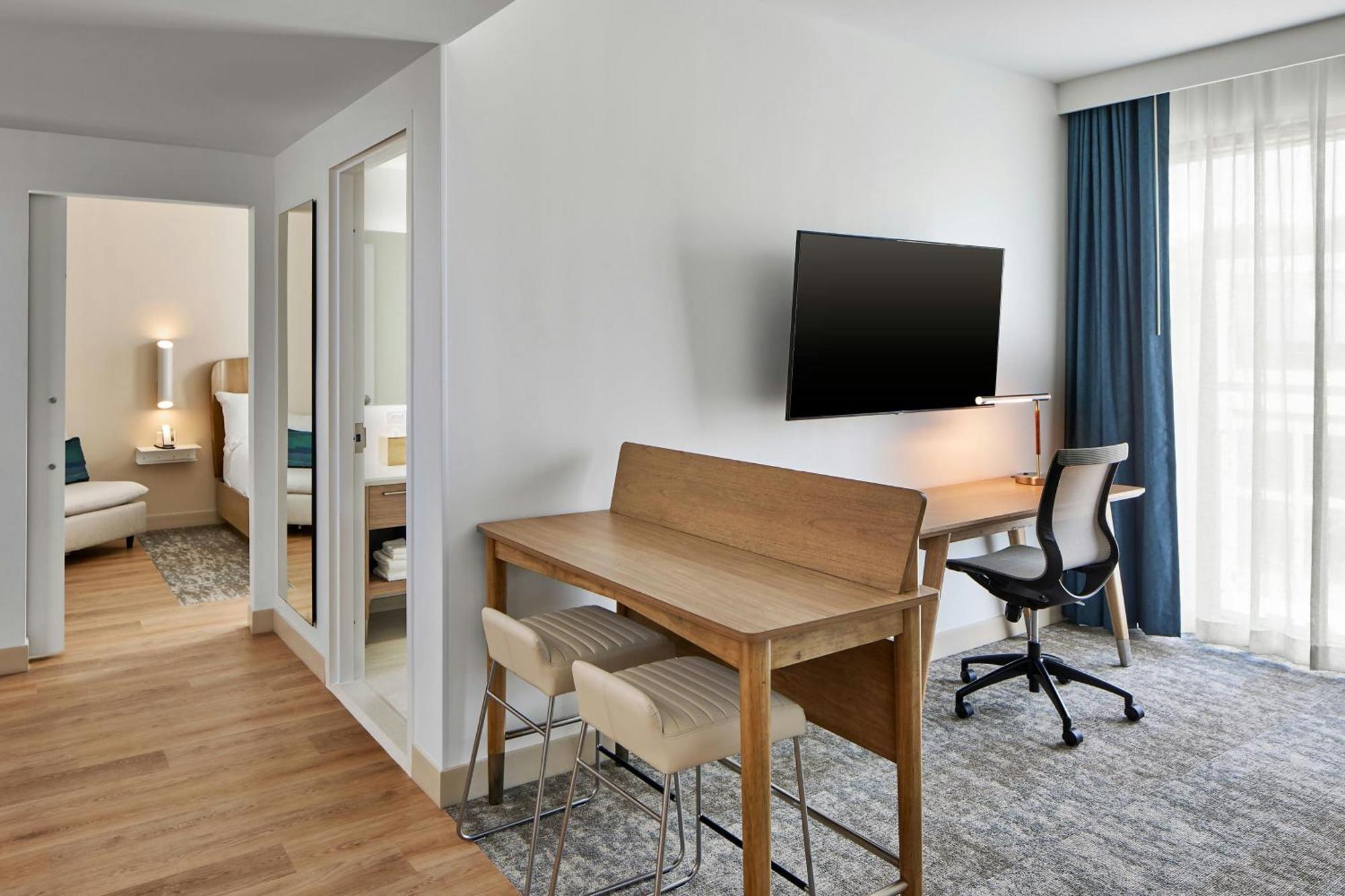 Element Perimeter Center Hotel *